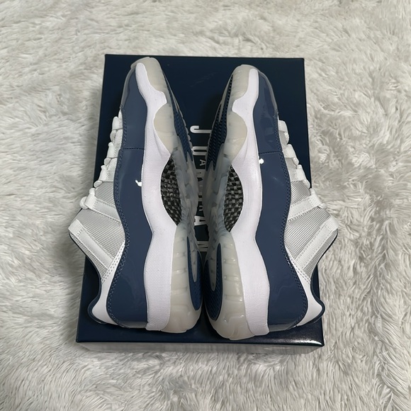 ❤️ NWT Nike Air Air Jordan 11 Retro Low While/Midnight Navy Sneakers - Picture 5 of 8